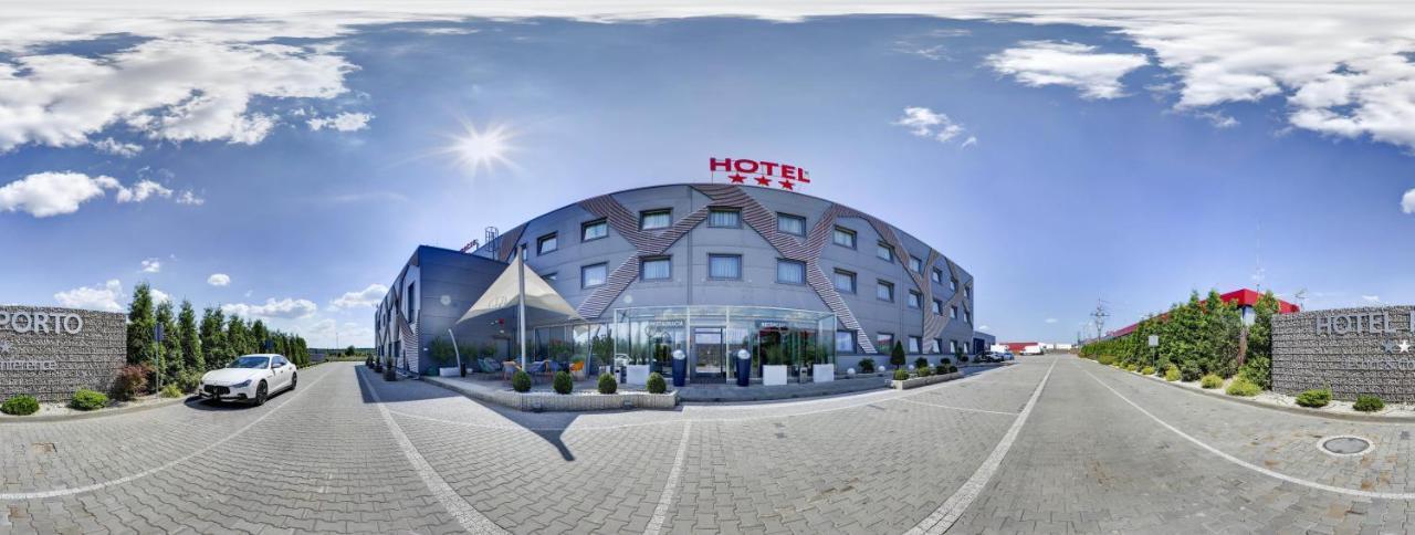 Hotel Porto 라돔스코 외부 사진