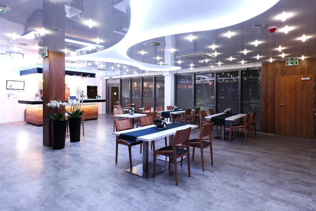 Hotel Porto 라돔스코 외부 사진